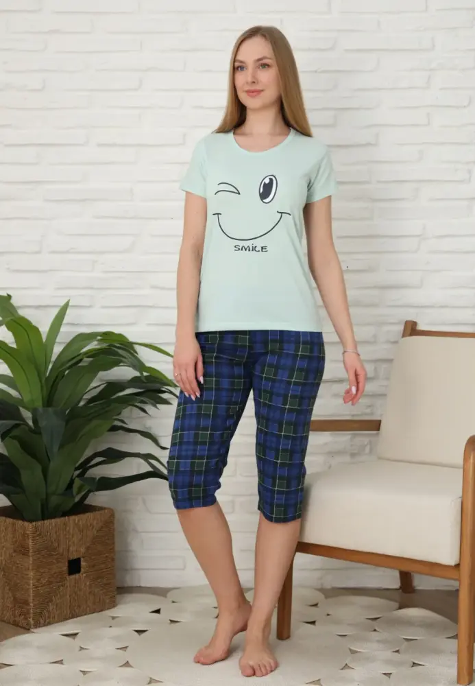 Pijama dama , bluză cu mânecă scurtă si pantaloni 3/4 ,culoare verde deschis, Engros